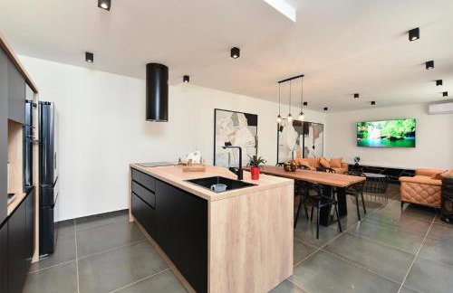 Spacious Villa With Pool and Garden in Stokovci - Foto 12