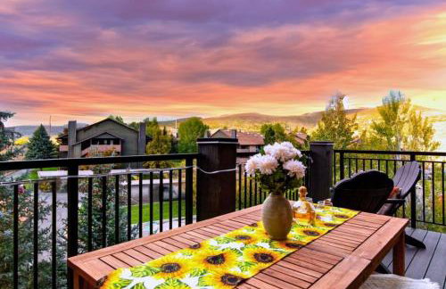 KBM Resorts Crestview Condos Spacious condo near Olympic Park with gas fireplace year-round pool hot tub city wide shuttle access. CVC-308B - Foto 1