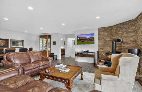 Family Mountain Escape w Private Suite Modern Comforts - Foto 5