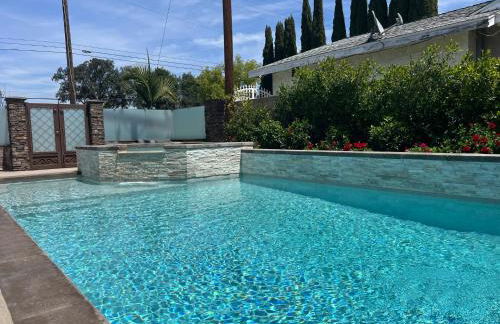 Beautiful Remodel 3 Bedroom 2 bathroom Home with Pool & Jacuzzi - Foto 25