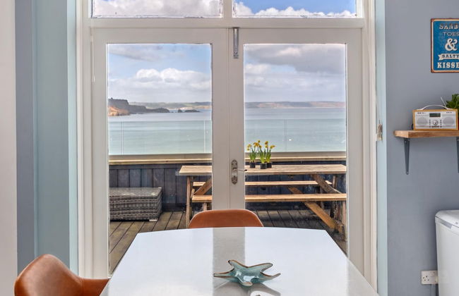 Royal Victoria Court 11 - Sea and Harbour Views - Photo 18