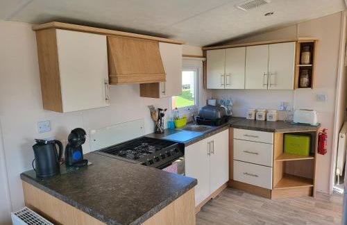 Parkdean Kessingland Beach Holiday Chalet - Photo 3