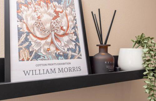 Luxuriou 5 Bedroom House By Homebird Property Management Short Lets & Serviced Accommodation Leeds With Private Parking & Free WiFi - Foto 43