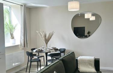 Centrally Located Flat By Ankers Short Term Rental Manchester Perfect for Monthly Stay - Photo 4