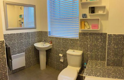 Fabulous 2 bed Historic Ground floor apartment Belper with free car parking next to property - Foto 33