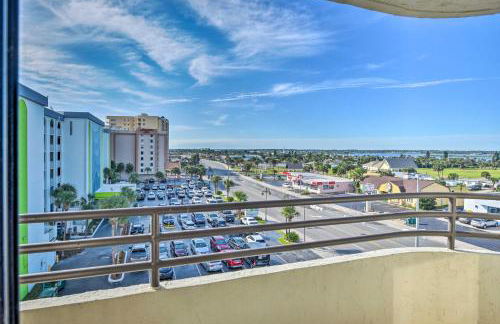 Sleek Beachfront Getaway with Community Perks! - Foto 19