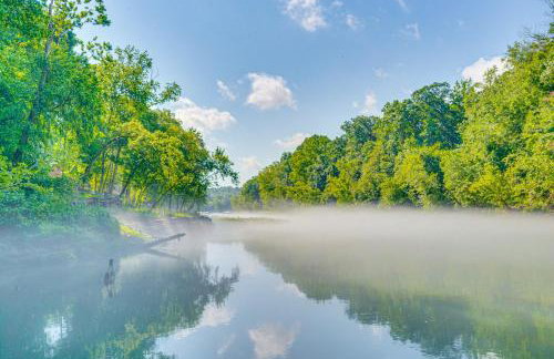 Riverfront Retreat with Fire Pit and Deck - Foto 41
