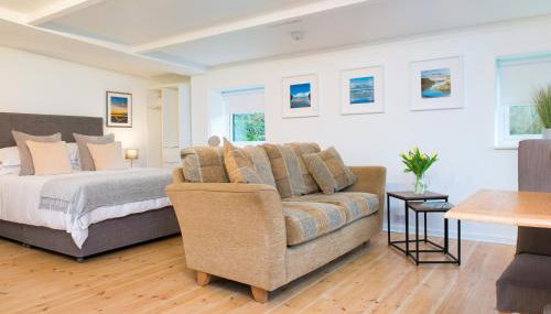 Hillside Studio - Photo 3