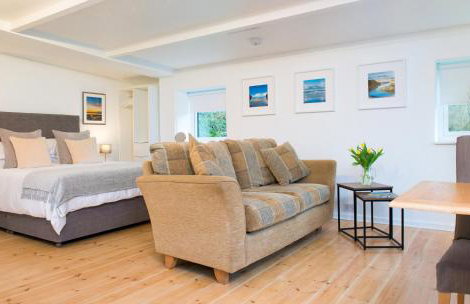 Hillside Studio - Photo 3