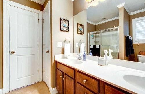 Lakefront Sparta Retreat with Dock and Game Room - Foto 19