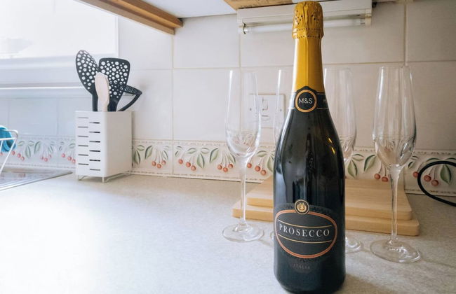 Snug & Serene 2BD Flat - Roseburn - Photo 26