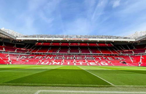 Luxury 2 Bed Apartment, Sleeps 6 with Sofa bed, Close to Sale Town & Tram Station - Photo 19