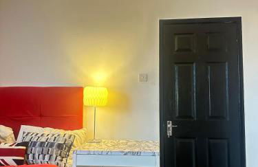 Spacious 3-Bedroom House with Fast Wi-Fi & Free Parking - Foto 19
