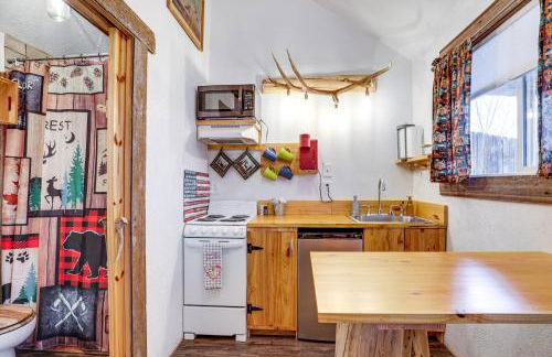 Glenvil Cabin with Gas Grill Steps to Dock and Pond! - Foto 5