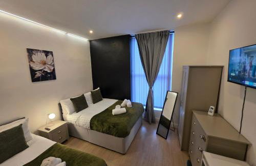 Deluxe 2BR Apartment Near City Center - Sleeps 6 - Foto 2