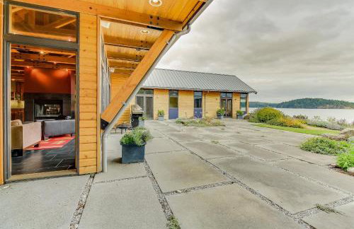 Fidalgo Island Waterfront Stunner - Photo 19