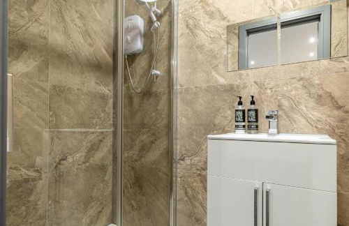 ROOMS NEAR ME - All amenities, private access entire place, kitchen & washroom, smart tv, parking nearby - Foto 45