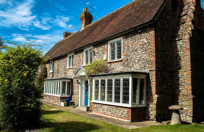 Walnut Tree House - Photo 1