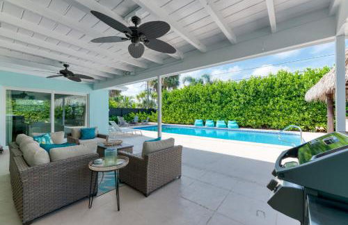 Tropical Villa Pool Home w/ Tiki Bar! Sleeps 9! - Foto 22