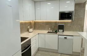 Centrally located and modern apartment - Photo 4