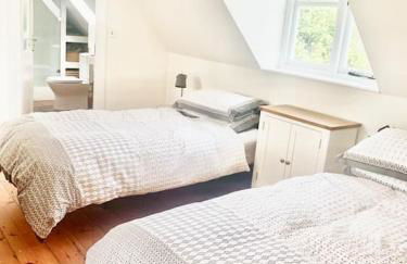 Delightful Ely house Bright and warm with cathedral view - Photo 11