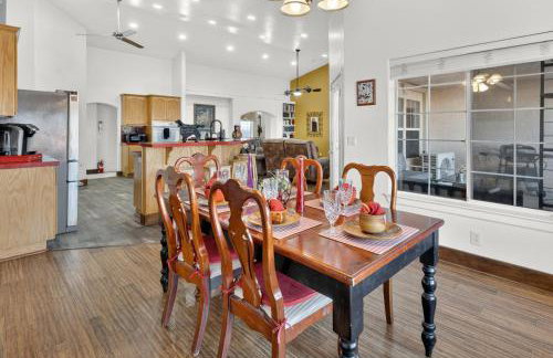 4BR Desert Oasis near Valley and Vegas - Foto 6