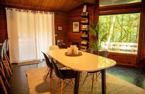 Mid-century Cabin Hideaway - Hot Tub & Fire Pit - Foto 40