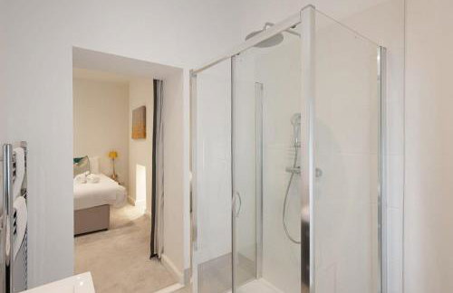 Large Luxury City Centre Flat with Balcony - Foto 25