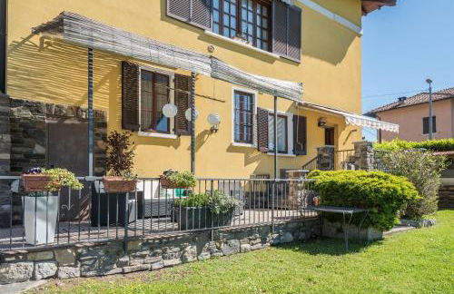 Tinas yellow home - Photo 4