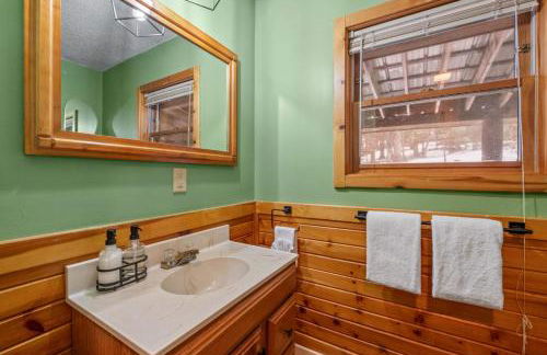 Lucky Log Cabin Hottub fireplace 12min to Mt Snow - Foto 33