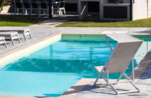 Villa Aris: A Serene Experience, 3BRs, Pool & Bbq - Photo 30