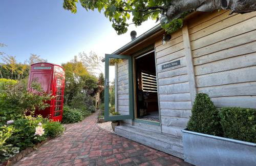 Rubys Retreat Stylish Log Cabin-Hidden Garden - Photo 1