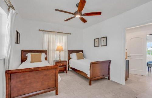 Oceanside Manor- Expansive Waterfront Pool Home, 30' Dock - Foto 34