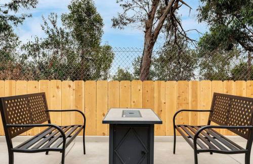 Urban Retreat Fun Relax Self Check-In Hot Tub Foosball Fire Pit Cornhole - Photo 24