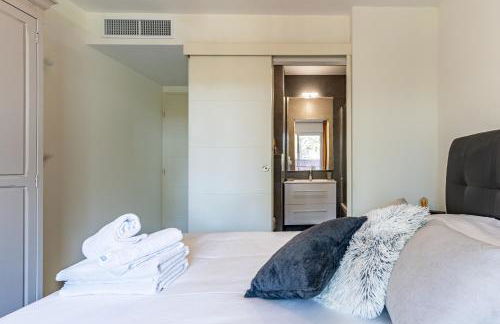 Appartement climatisé les pieds dans l'eau pour 6 personnes avec 1 suite parentale, 1 chambre double et 1 mini chambre Piscine sur le toit clim garage - Foto 33