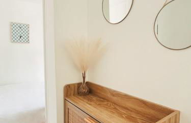 Stylish 2 Bedrooms near Metro 1 King bed & quiet retreat - Foto 4