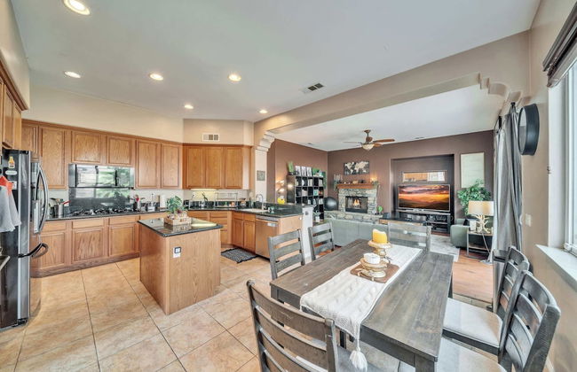 Spacious Golf Course Retreat - w/ Modern Kitchen - Foto 12