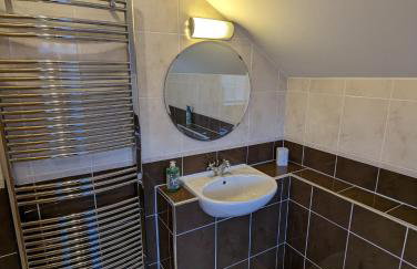 Unbeatable Llanberis Location, Detached with Parking, Snowdon Views. - Photo 35