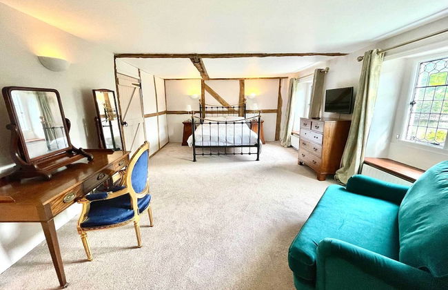 Walnut Tree House - Photo 4