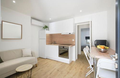 VILLA DES PERGOLAS -6 Bdrs - 5 bathrs -Parking -Jardin -JACUZZI -TRAMstation , 10 min beach - Foto 18