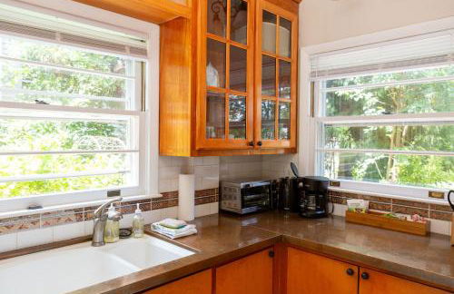 Spacious 2BR in Grand Old Home, Downtown Durham - Photo 40