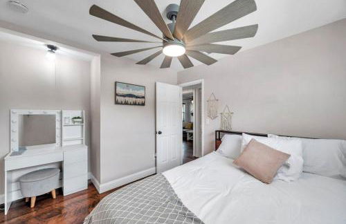 Close to downtown& beach- pool, porch, fenced yard - Foto 19