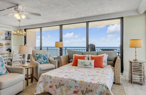 New dog-friendly Listing! Updated direct oceanfront with spacious balcony and heated pool - Foto 46