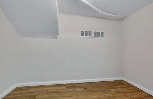 6BD Near DT - BBQ Grill, Games & Football Fun - Photo 17