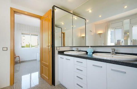 R11 Casa Blanca con gran jardin y piscina - Photo 36