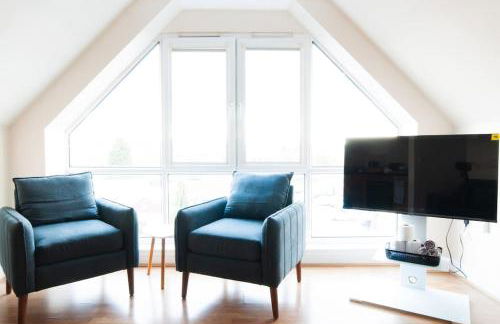 Caribou Suite-Bright & Spacious 2-Bed, Gated Parking, Close to City & Hospital - Foto 16