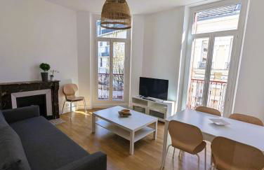 102 - Appart rénové avec grand salon et 1 chambre - Tram et Clinique Mutualiste à 1 min - Foto 1