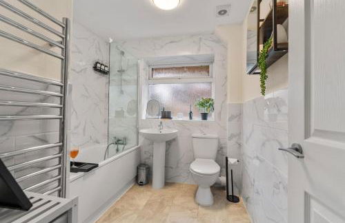 Kingston 5 Bed 2 Bath Contractors Close to Station - Foto 47