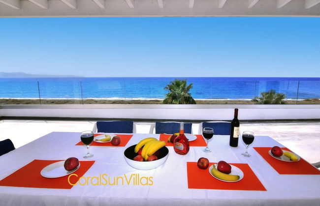 Blue - Beach Front Spectacular Villa Sleeps 10 - Foto 60