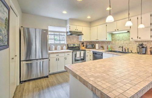 Horseshoe Bay Townhome with Patio and Outdoor Pool! - Foto 6